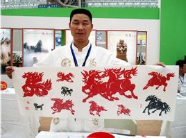 Zhang Yuzhu (1964 -) seniman kertas-potong, Huoqiu county-orang kota. 