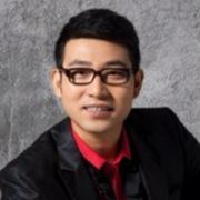 Zhang memegang